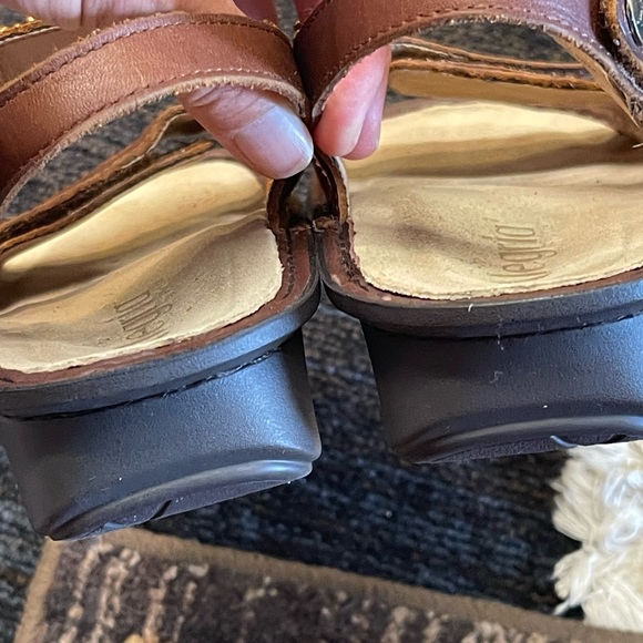 Alegria Verona Hickory Chain Leather Sandals - Picture 7 of 7